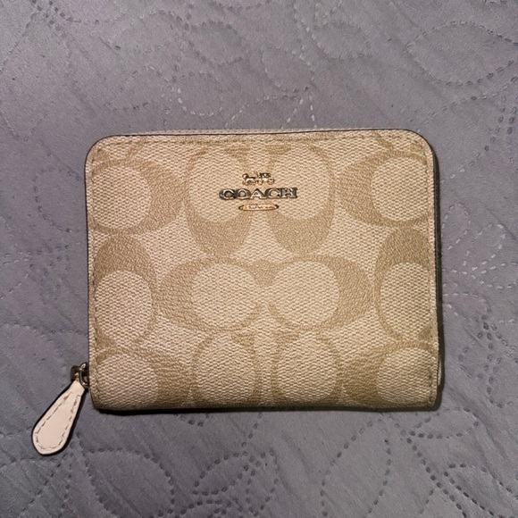 Coach purse - Picture 2 of 8